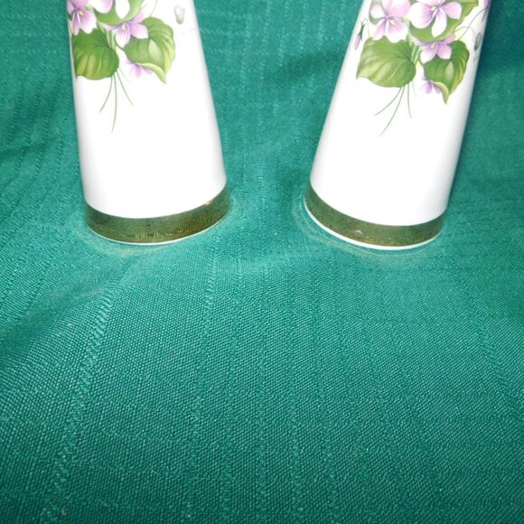 Royal Stuart purple violets salt and pepper set near mint condition - Picture 5 of 7